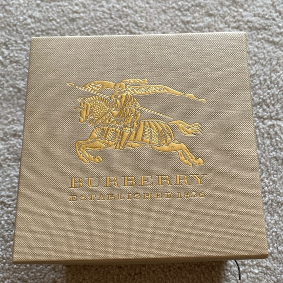 Authentic Burberry charm bracelet watch - Picture 5 of 5